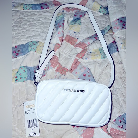 2 cute fannies! 
Brown w/ tags
White missing tag unfortunately but photo shows - Picture 2 of 3